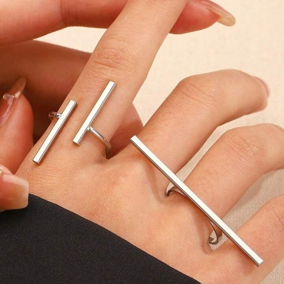 "Compliment Getter" Elegant Silver Bar Ring Set - Picture 4 of 5